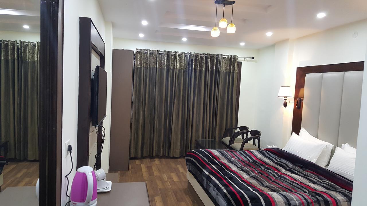 Hotel Kayanat Dalhousie Exterior photo